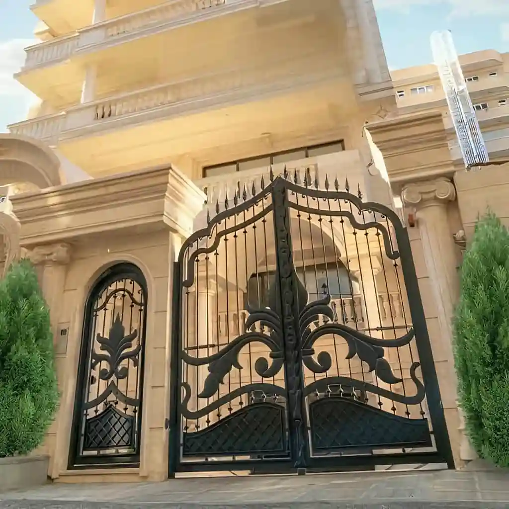 نصب درب فلزی چناران ورودی باغ