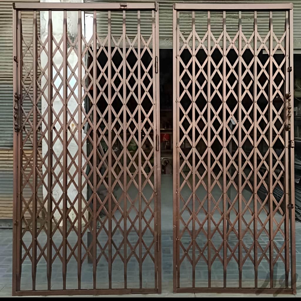 نصب درب آکاردئونی فلزی تمام گل در اردبیل