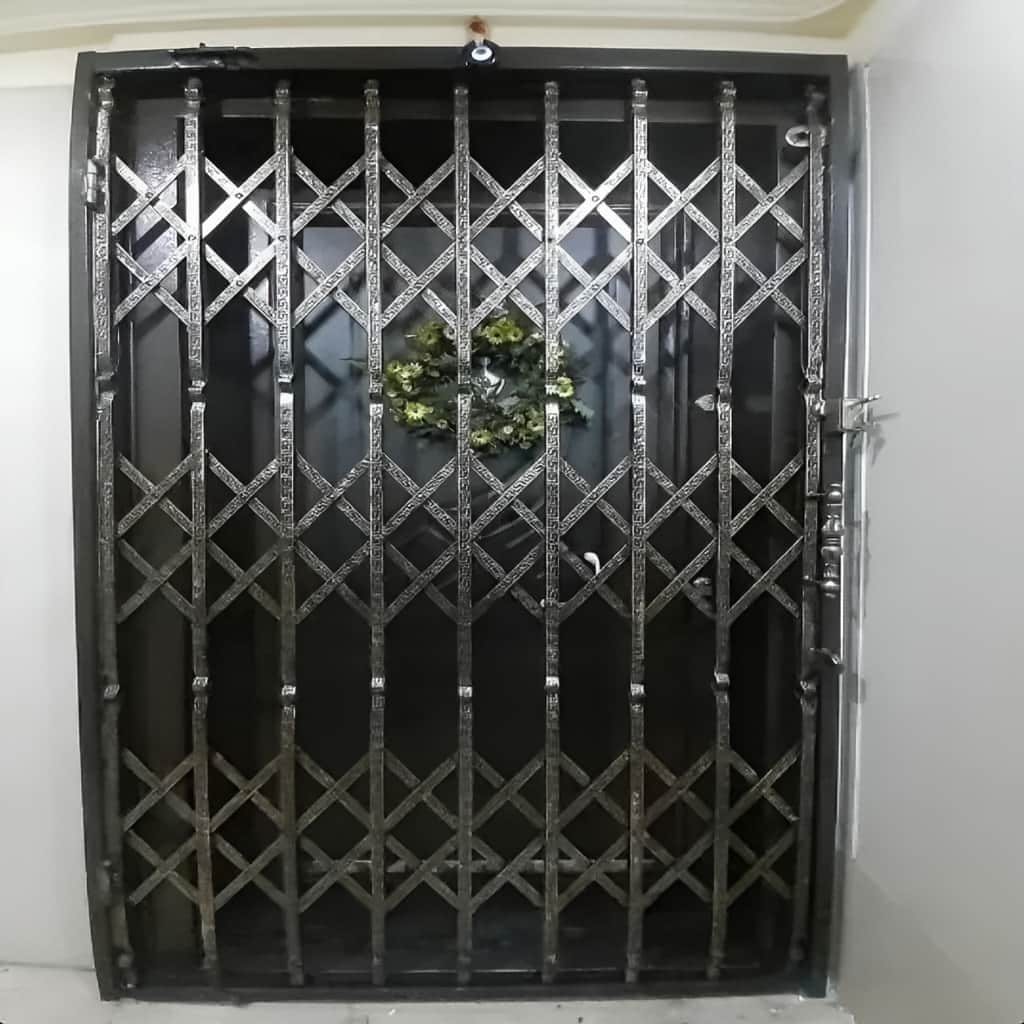خرید درب آکاردئونی فلزی سه گل در بندر بوشهر