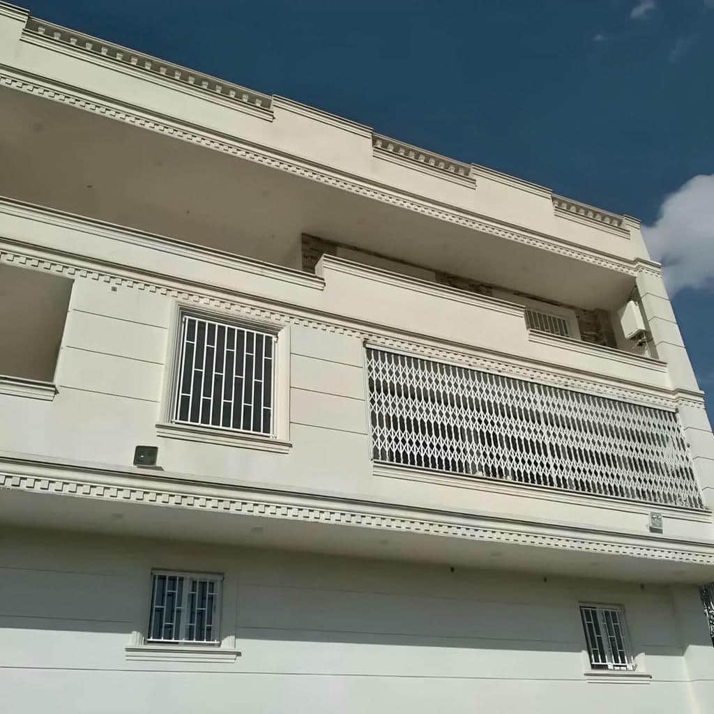 درب آکاردئونی با قفل ایمن و یراق مقاوم