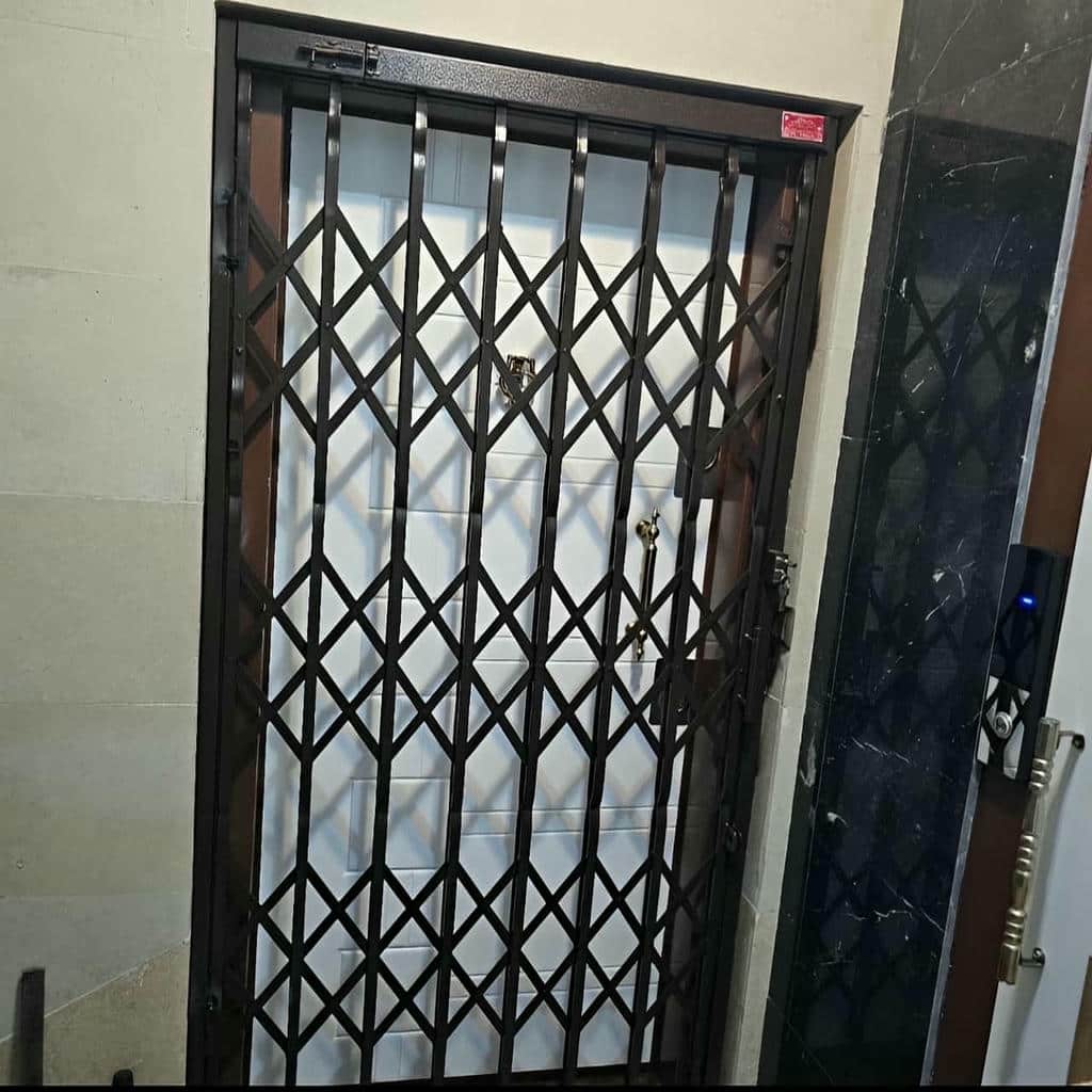 درب آکاردئونی با جوشکاری اصولی در بخش های حساس