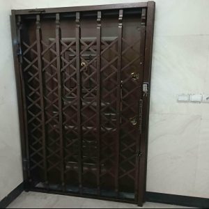 درب آکاردئونی در عظیمیه کرج