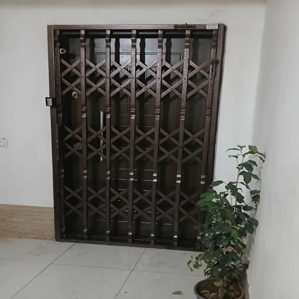 خرید درب آکاردئونی ضد سرقت آپارتمان برای امنیت بالاتر ورودی واحد