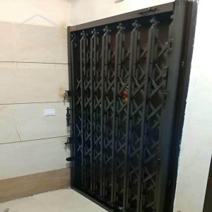 درب آکاردئونی فلزی در بومهن