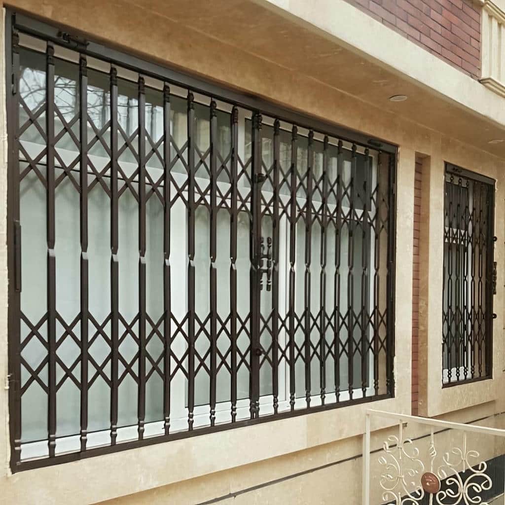 حفاظ مناسب خانه در زمان سفر با درب آکاردئونی روی ورودی آپارتمان