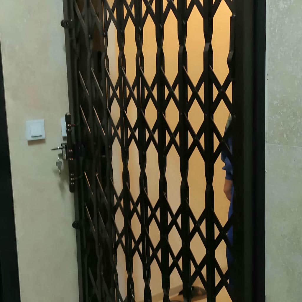 درب آکاردئونی فلزی در اردبیل