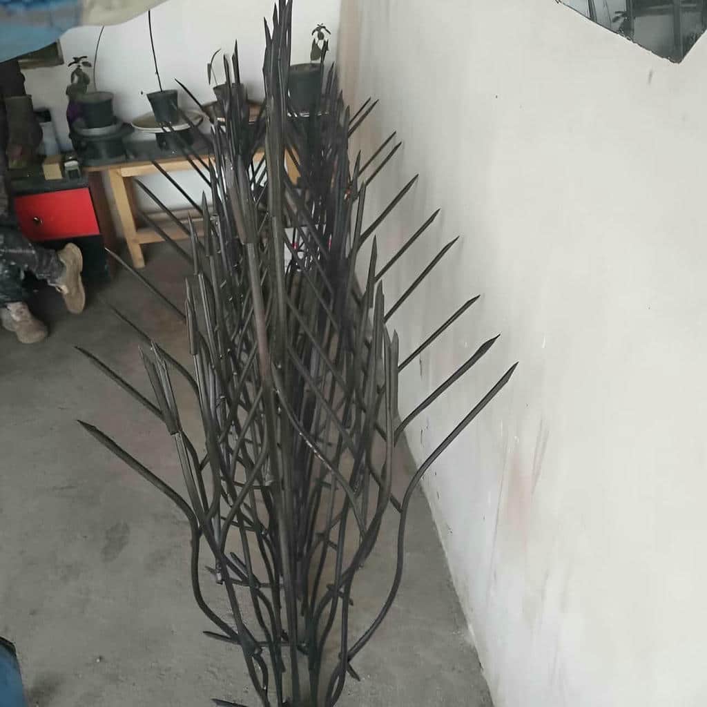 نصب حفاظ شاخ گوزنی محوطه تجاری در عظیمیه کرج