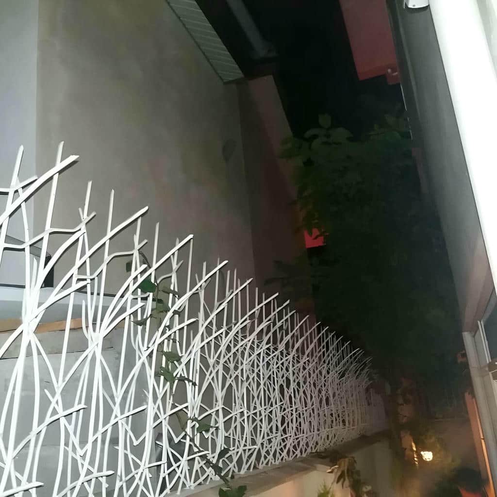 حفاظ شاخ گوزنی آهنی در نظرآباد
