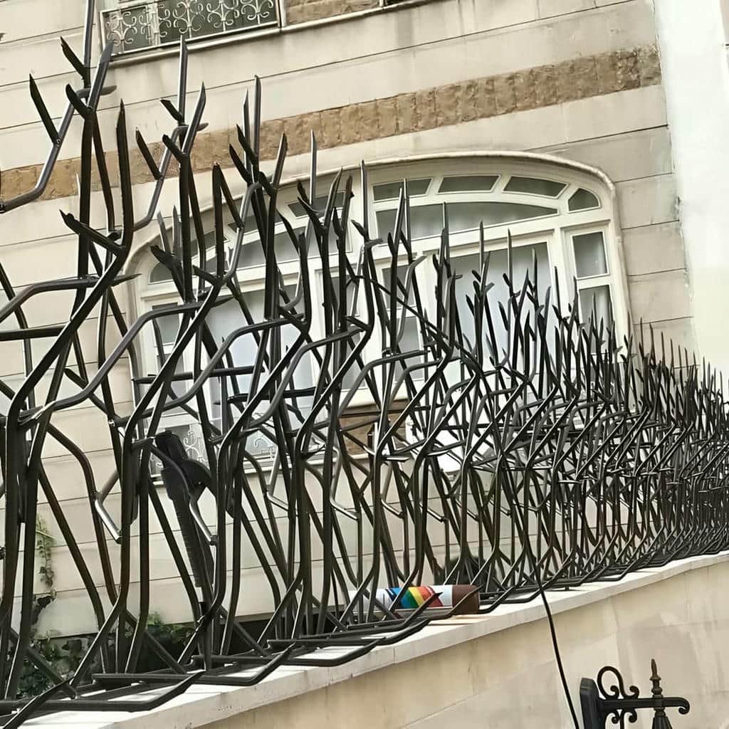 کارخانه حفاظ شاخ گوزنی آهنی روی دیوار در بجنورد