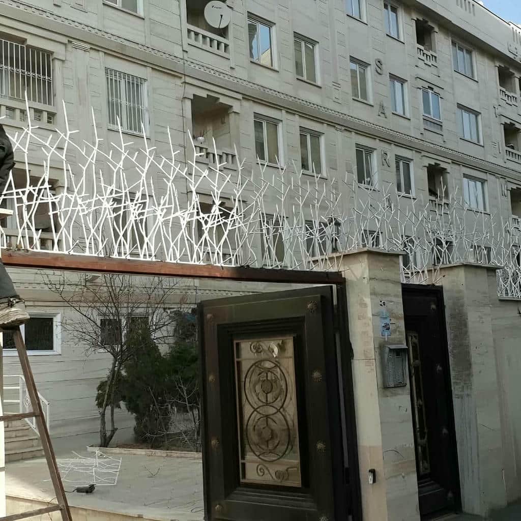 نصب حفاظ شاخ گوزنی آهنی ویلا در شهرکرد