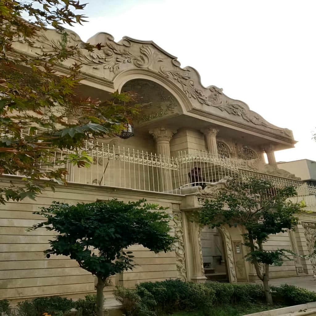 نصب حفاظ شاخ گوزنی آهنی رنگ در سیرجان