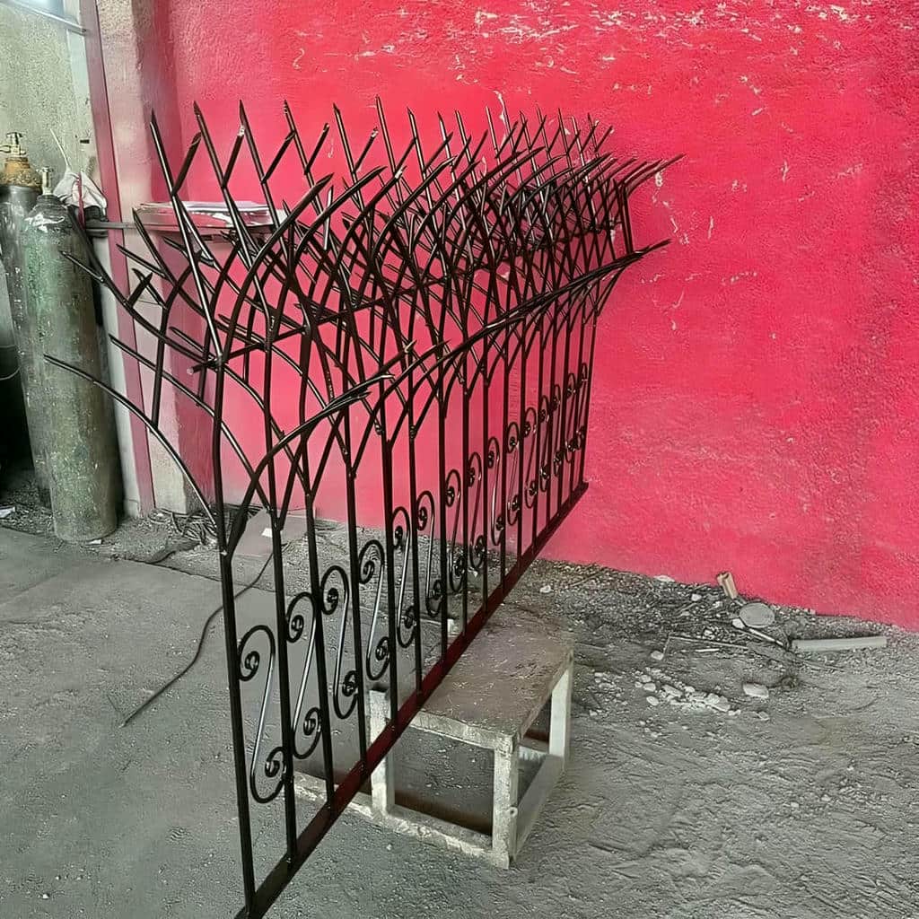نصب حفاظ شاخ گوزنی رنگ کوره ای در بندر انزلی