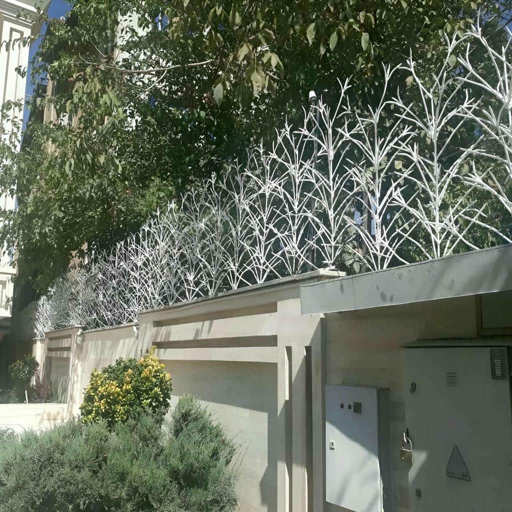 نصب حفاظ شاخ گوزنی آهنی ویلا در بیرجند