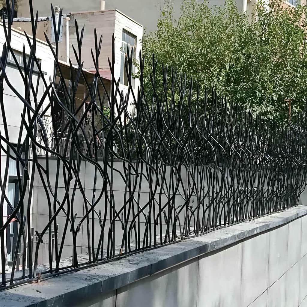 فروش حفاظ شاخ گوزنی روی دیوار در پردیس