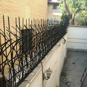 حفاظ شاخ گوزنی آهنی در کاشان