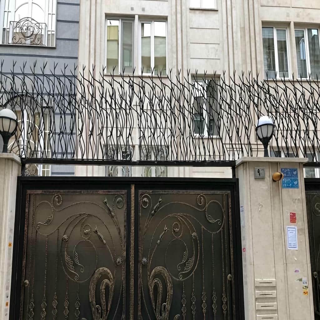 حفاظ شاخ گوزنی آهنی در آبادان