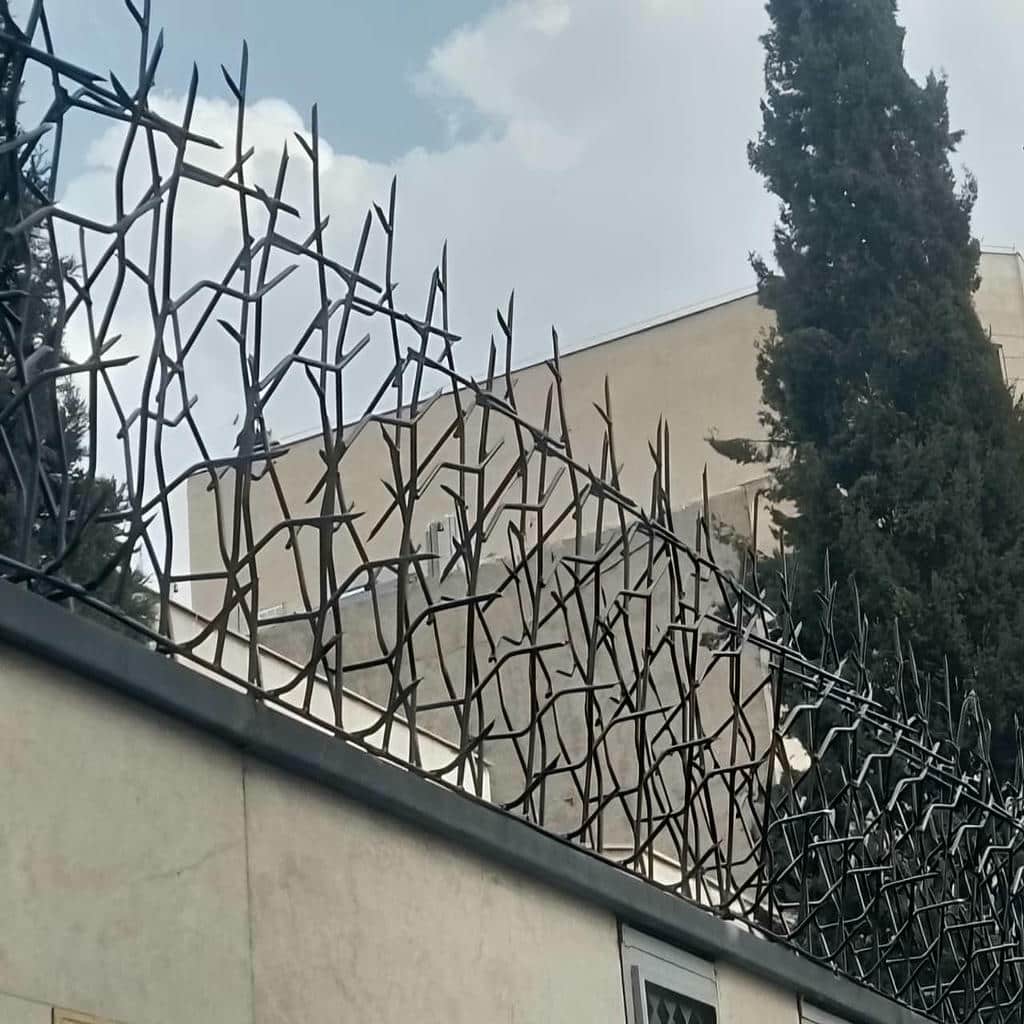 خرید حفاظ شاخ گوزنی آهنی دیوار ساختمان در بیرجند