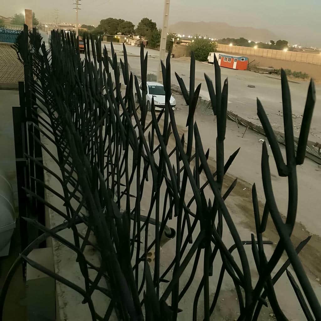 نصب حفاظ شاخ گوزنی آهنی نمای مدرن در قشم