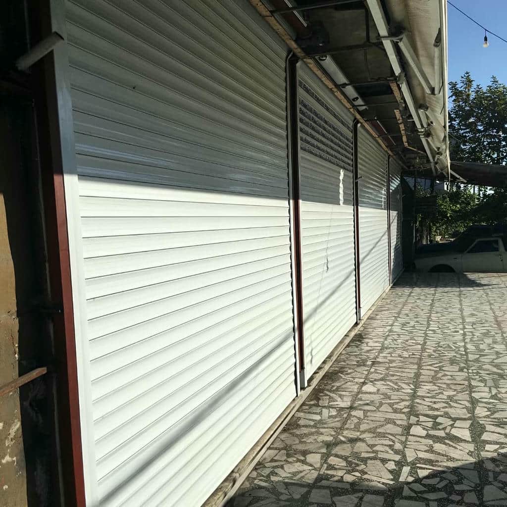 نصب کرکره برقی فروشگاه در بندر لنگه