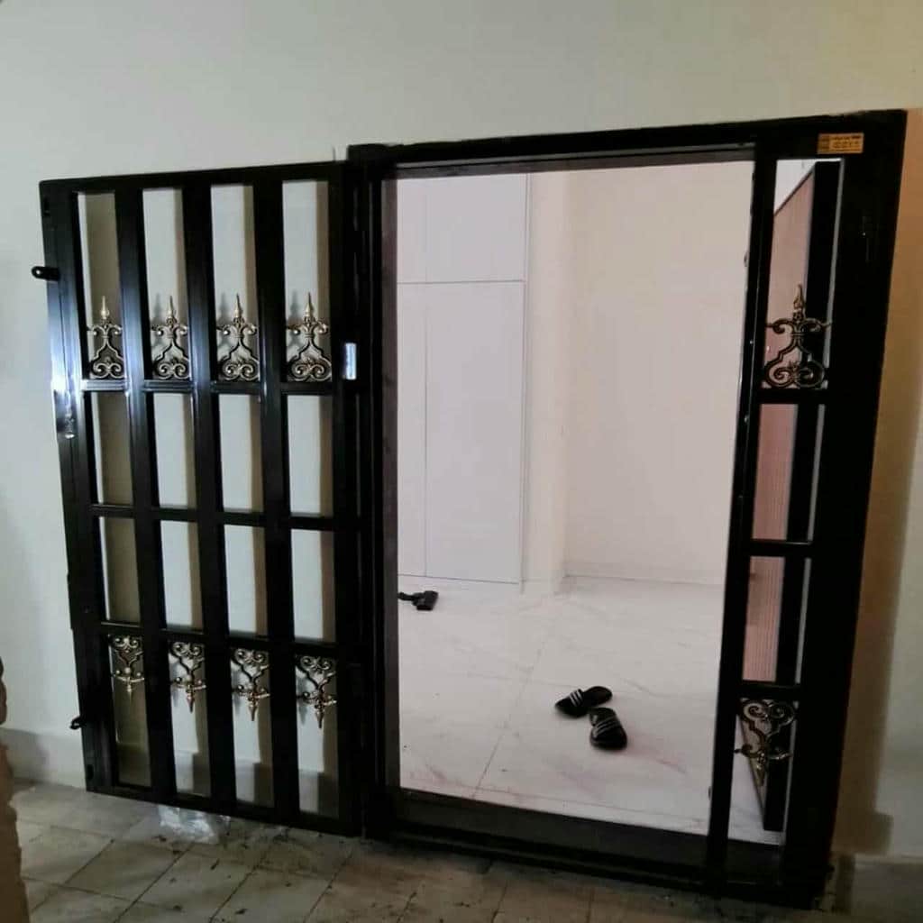 درب آکاردئونی ضد سرقت با برش منظم در شبکه جمع شونده