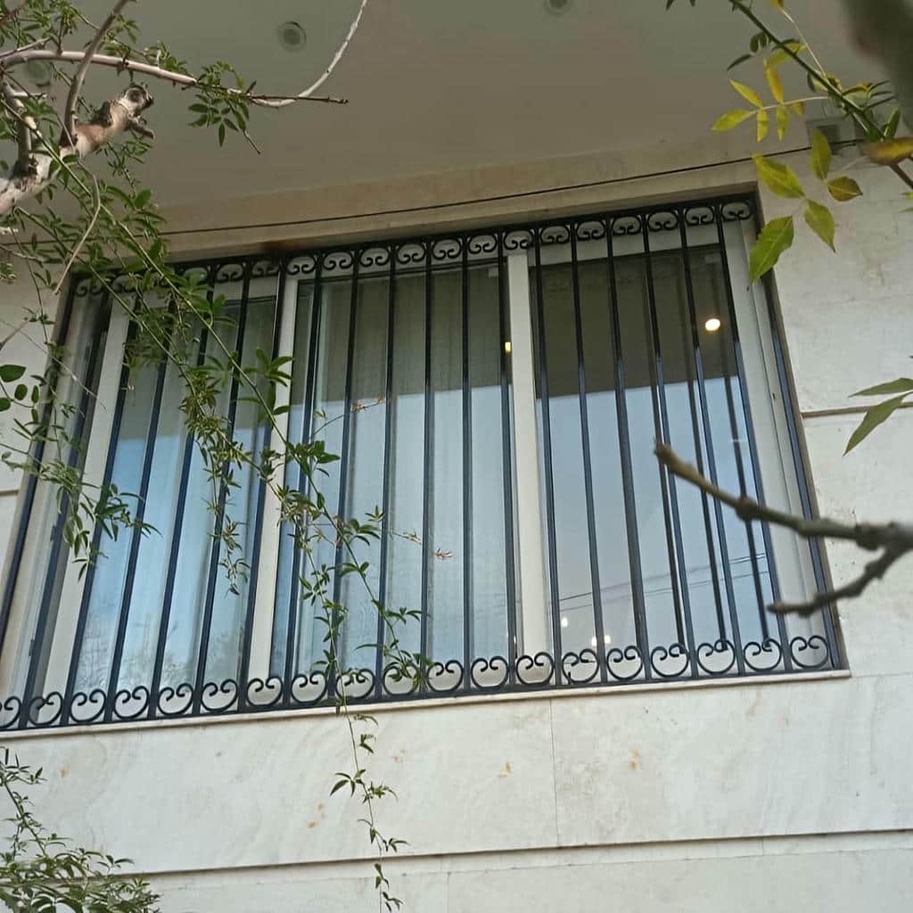 نصب حفاظ نرده پنجره آهنی در اندیشه نصب حفاظ نرده پنجره آهنی در اندیشه