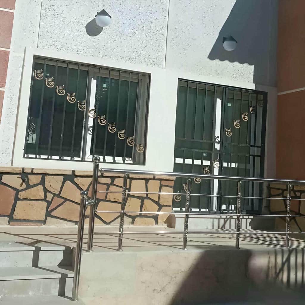 نصب حفاظ نرده پنجره آهنی در استان گیلان