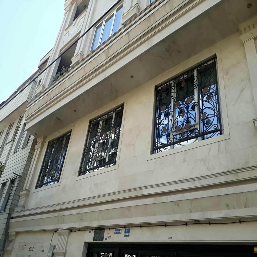 حفاظ پنجره با طرح فرفورژه و بدنه مستحکم