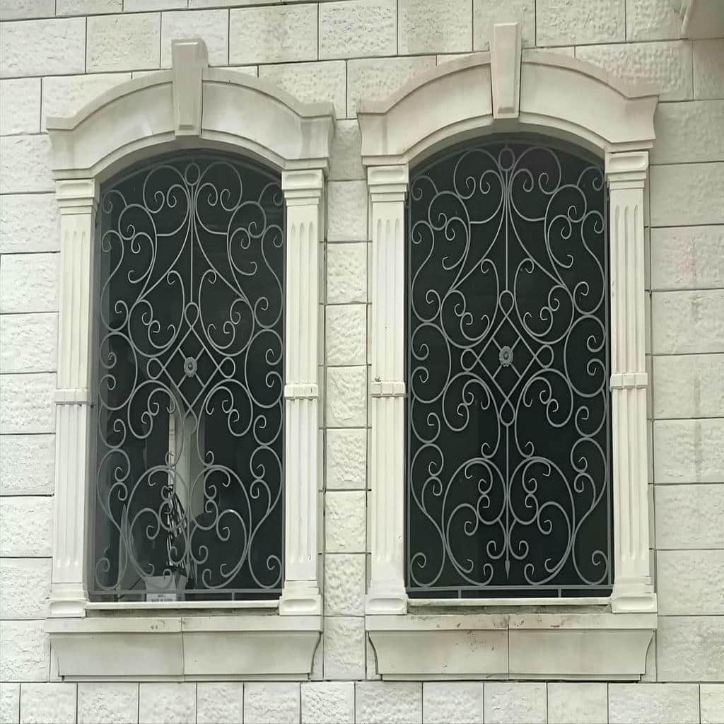 حفاظ پنجره با فرم فرفورژه و جزئیات بیشتر