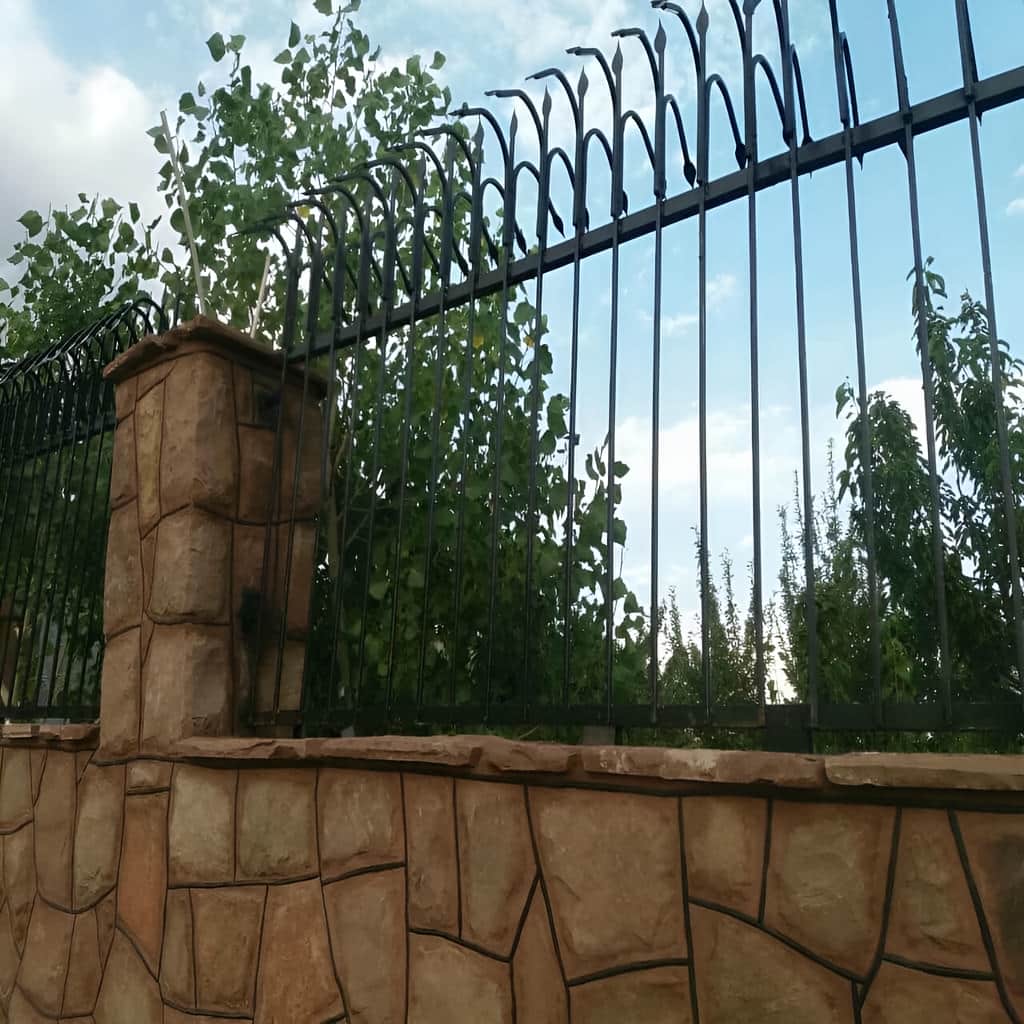 حفاظ سرنیزه ای با رنگ مناسب برای نما