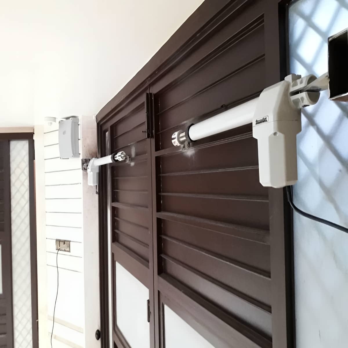 جک درب پارکینگ اتوماتیک در چالوس