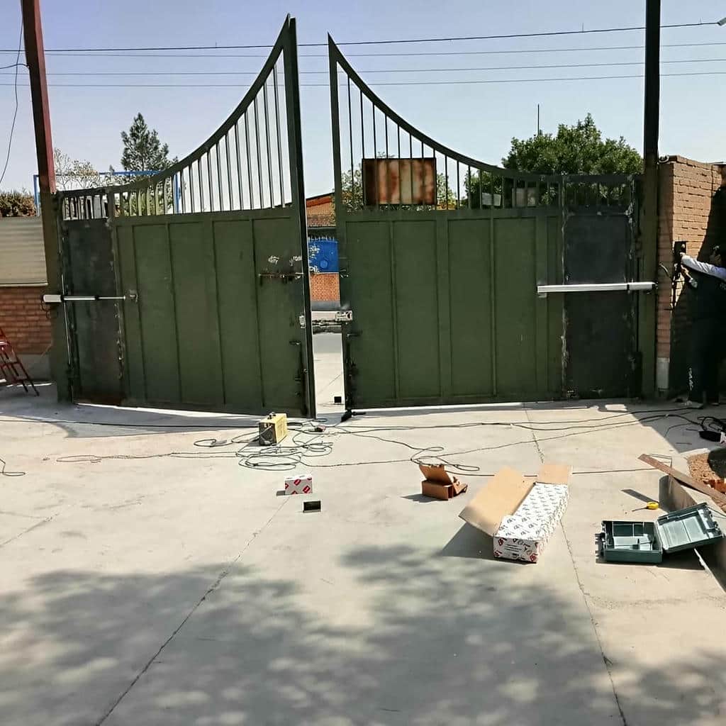 نصب جک درب پارکینگ اتوماتیک پرتردد در آمل