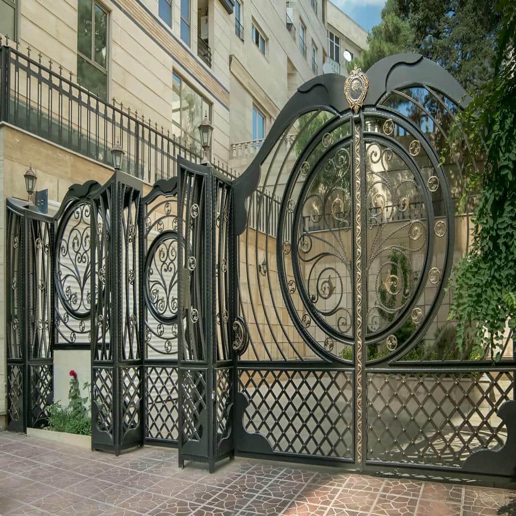 نصب درب حیاط فرفورژه ورودی باغ در فشم