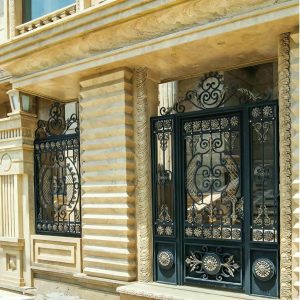 درب حیاط فرفورژه در مهرشهر کرج