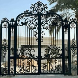 درب حیاط فرفورژه در عظیمیه کرج