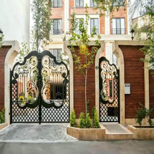 درب حیاط فرفورژه در سبزوار