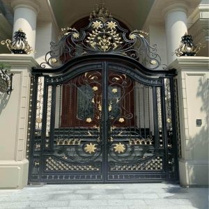 درب حیاط فرفورژه در بومهن