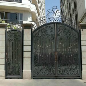 درب حیاط فرفورژه در لواسان