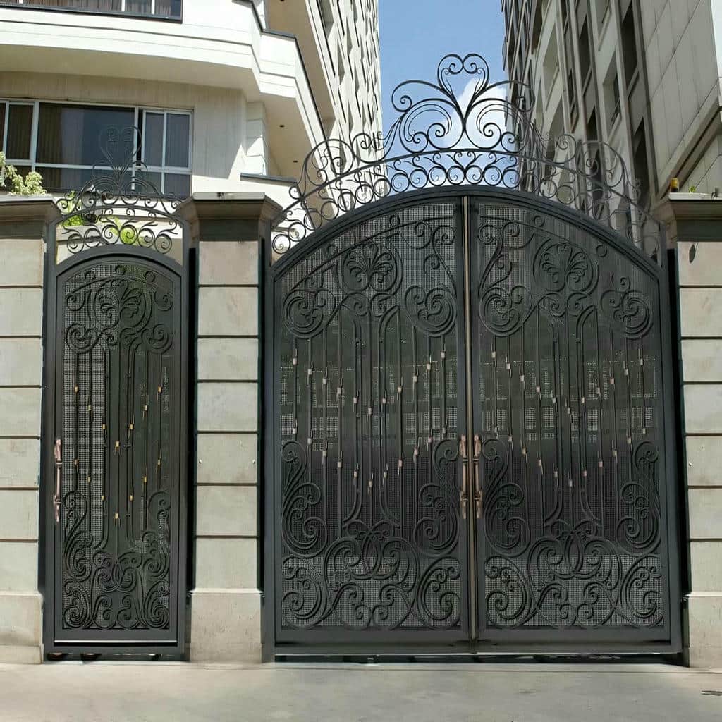 درب حیاط فرفورژه در لواسان