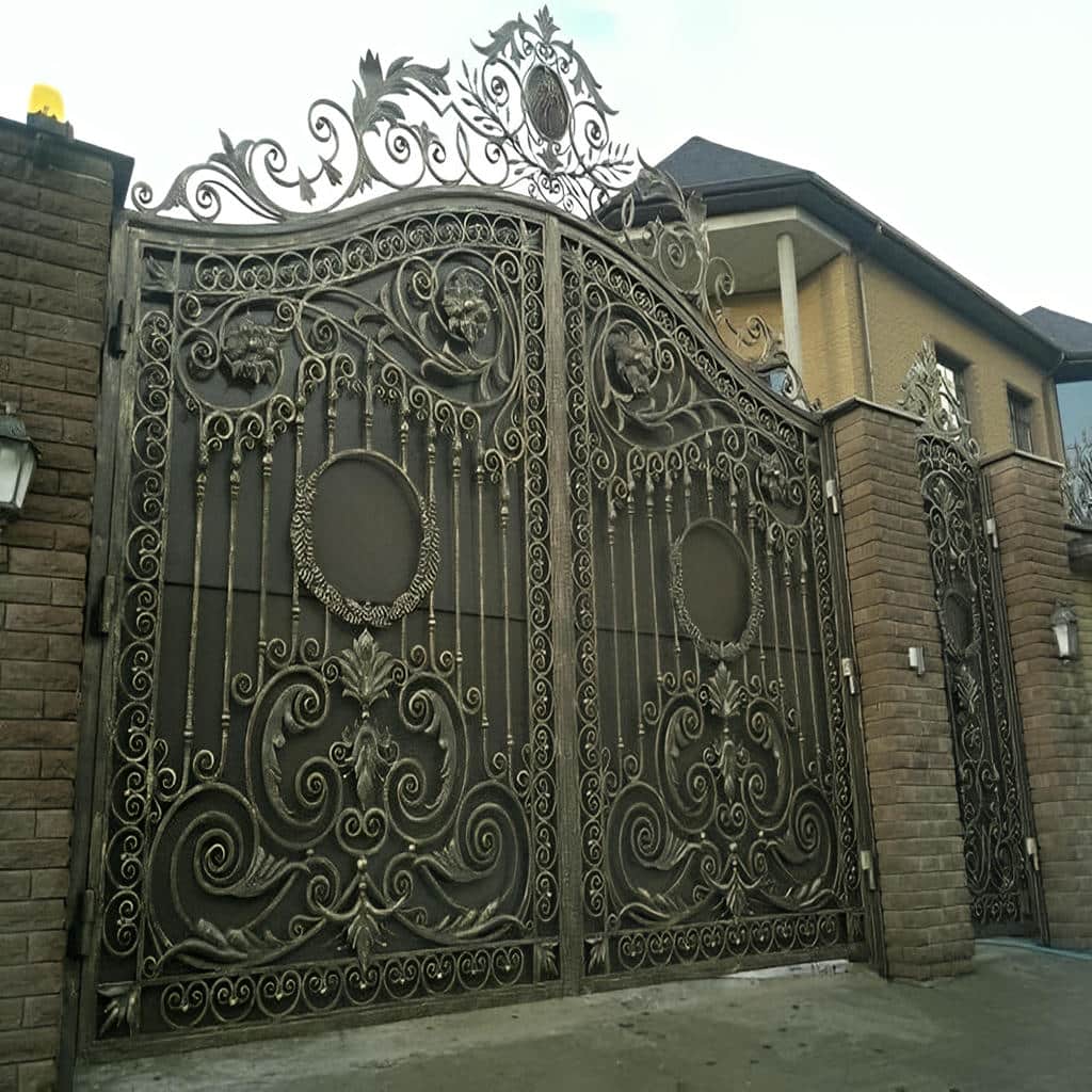 نصب درب حیاط فرفورژه ورودی باغ در اردبیل