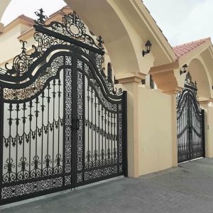 درب حیاط فرفورژه در ایلام