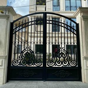 درب حیاط فرفورژه در سیرجان