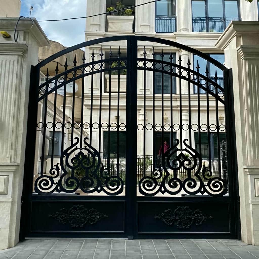 درب حیاط فرفورژه در سیرجان