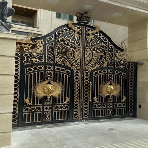 درب حیاط فرفورژه در زاهدان