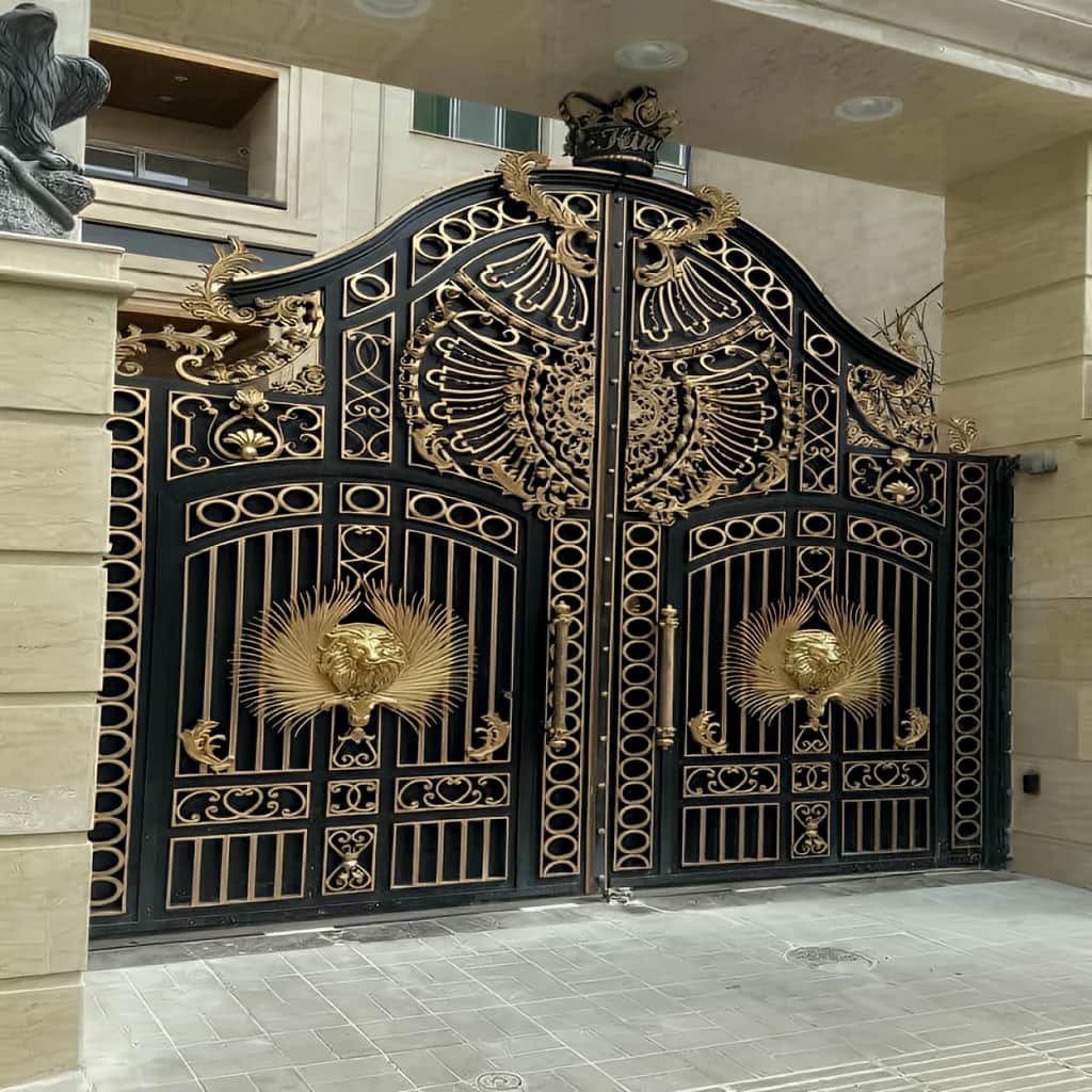 درب حیاط فرفورژه در زاهدان