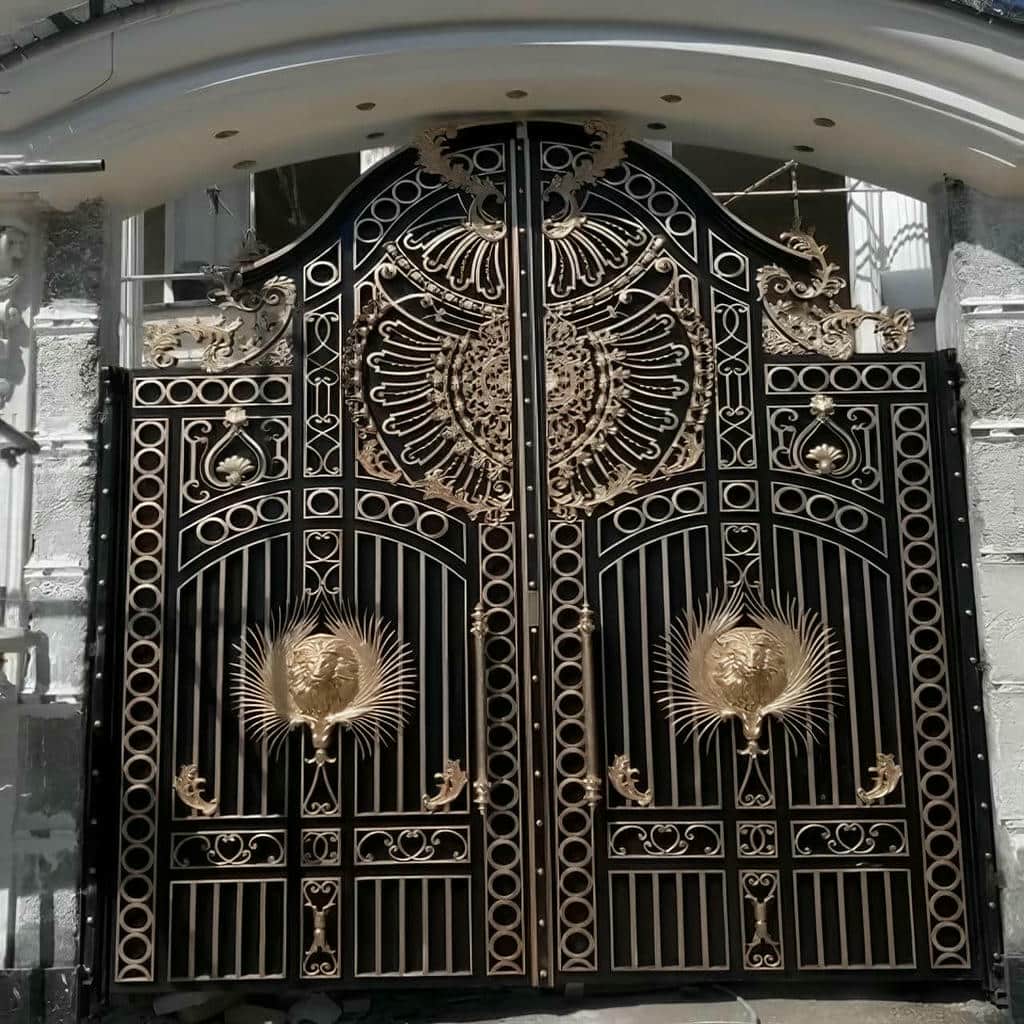درب حیاط فرفورژه در کردان