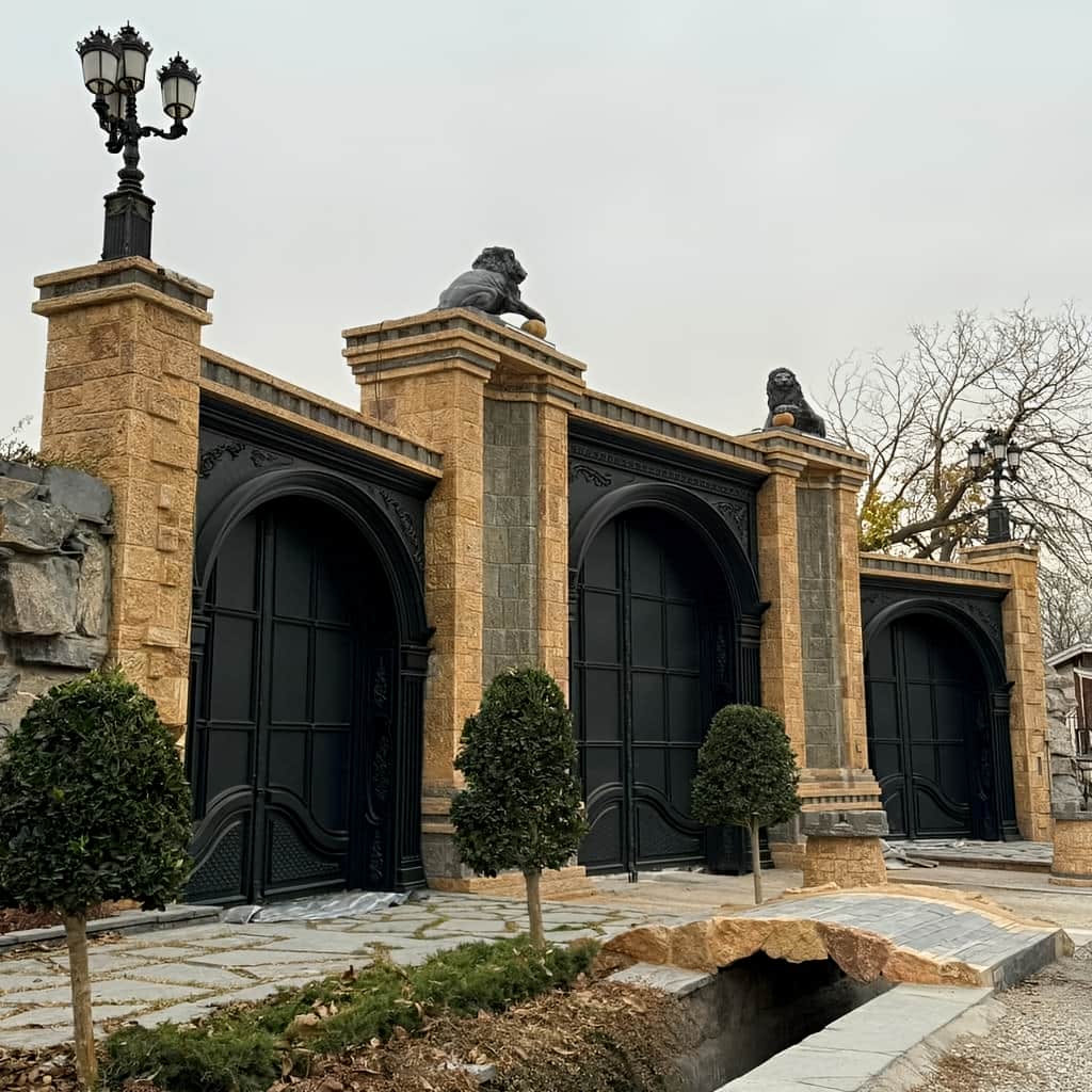 نصب درب حیاط فرفورژه ورودی باغ در استان خوزستان