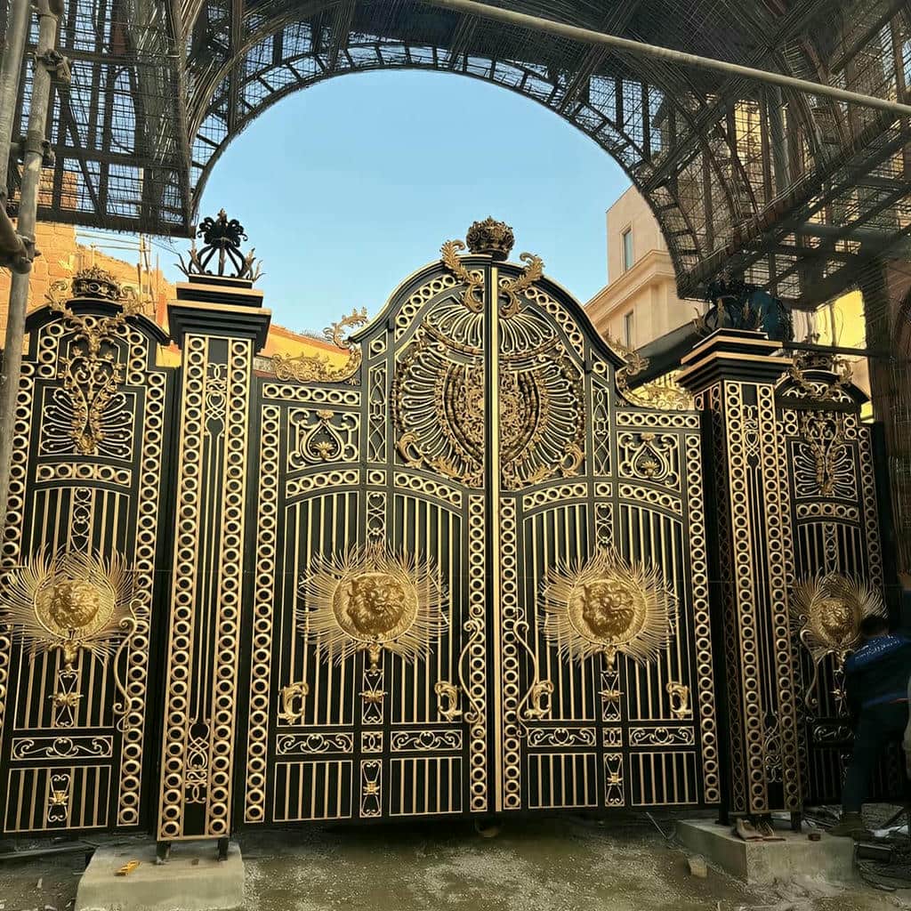 درب حیاط فرفورژه در کمال شهر