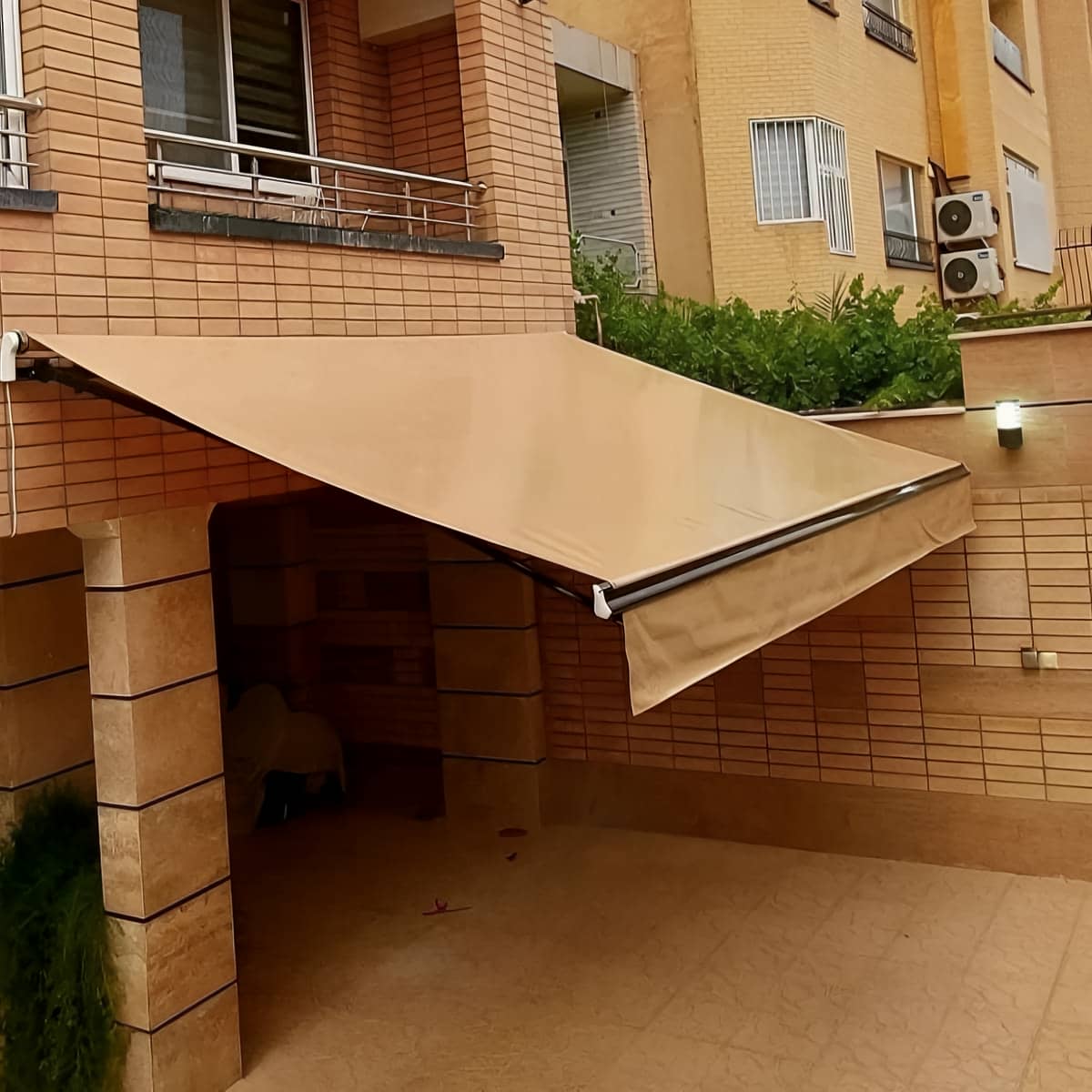سایبان برقی صنعتی با موتور مناسب کارکرد بالا