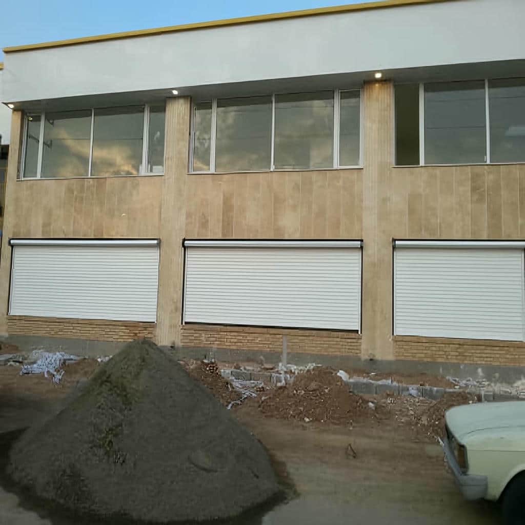 نصب کرکره برقی با یراق سالم و اتصالات محکم