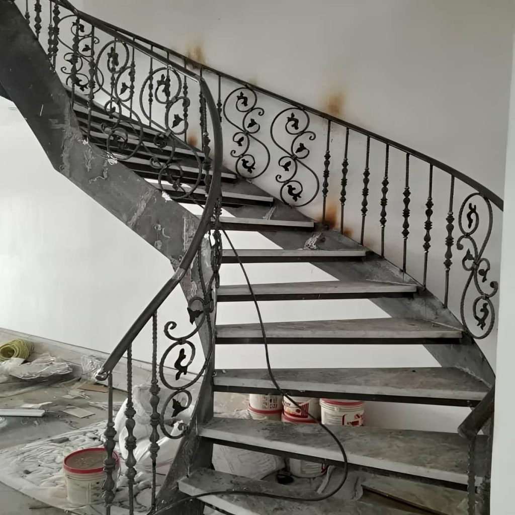 قیمت پله آهنی برای فضای داخلی و خارجی
